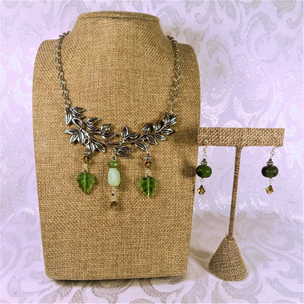 Jewelry necklace earring set